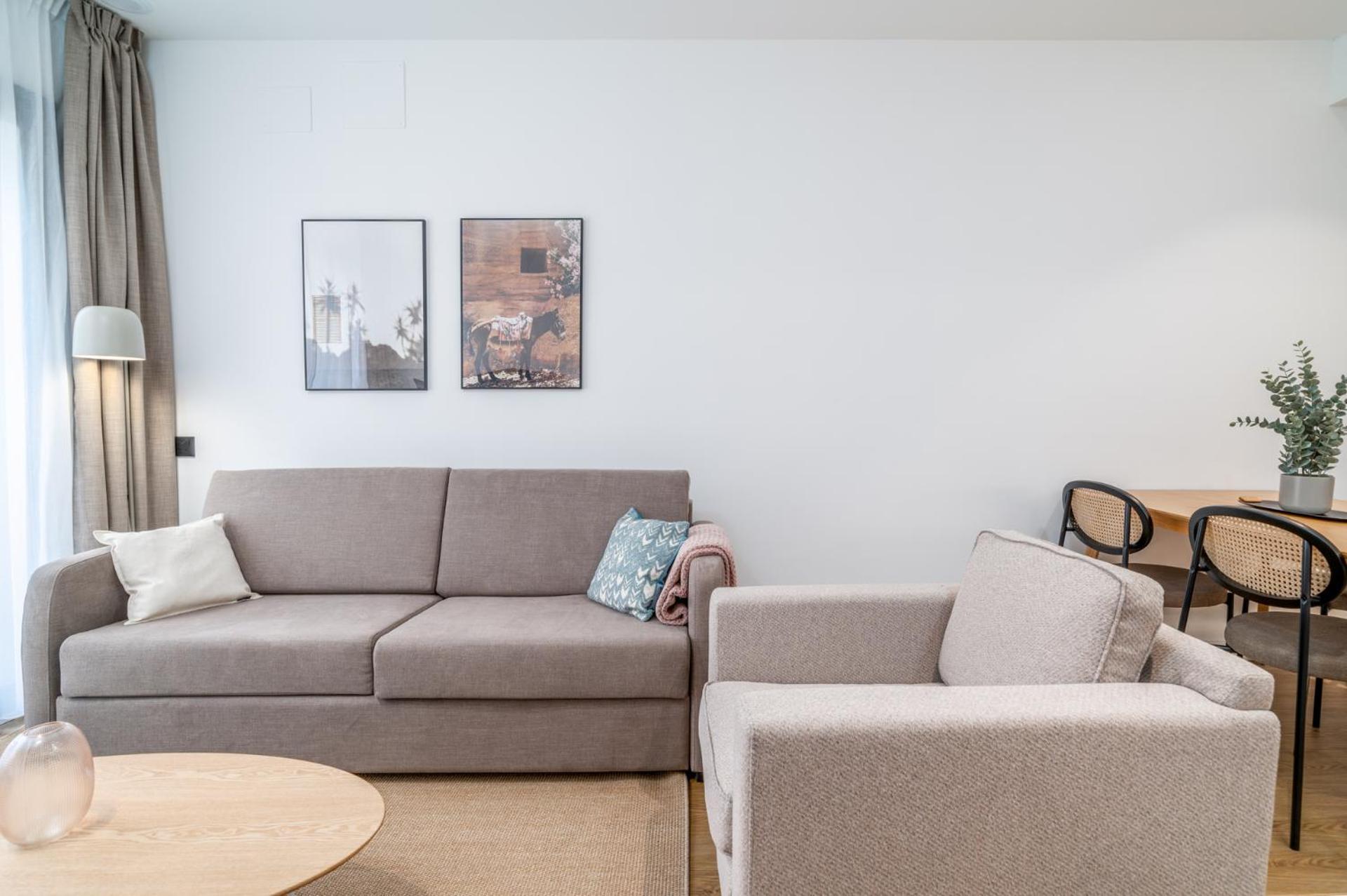 Limehome Barcelona Placa Pirineus L’Hospitalet de Llobregat Exterior foto