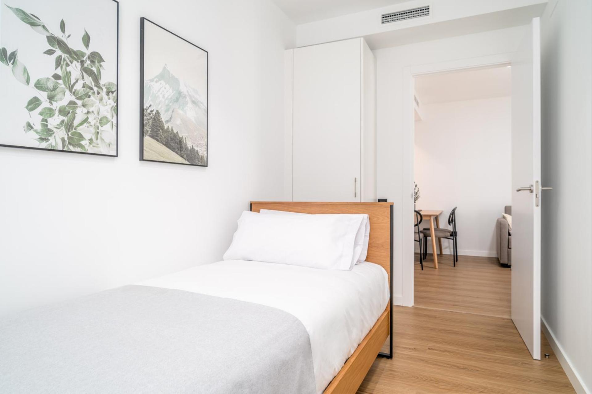 Limehome Barcelona Placa Pirineus L’Hospitalet de Llobregat Exterior foto